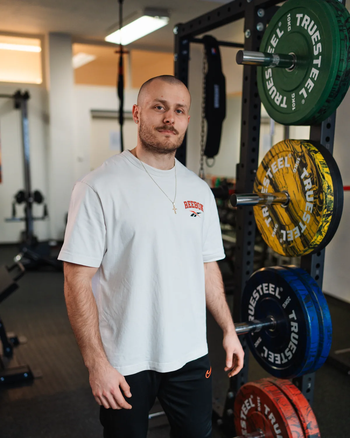 Matěj Kresl, osobní a kondiční trenér v Praze, v tréninkovém gymu